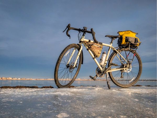Pięć wskazówek dotyczących jazdy na rowerze w zimie
