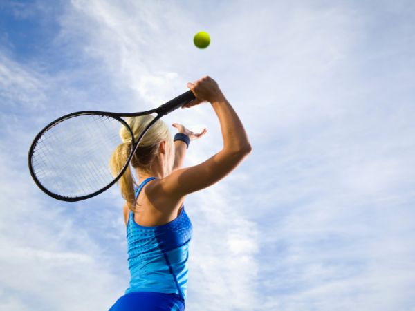 Częste błędy tenisowe popełniane przez początkujących i jak je naprawić