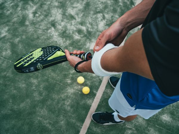 Podstawy tenisa: Co musisz wiedzieć z poradami i wskazówkami